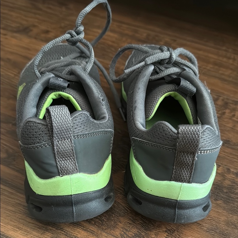 Skechers Kids Gray and Green Shoes size 5 fair condition with some flaws - Picture 4 of 13
